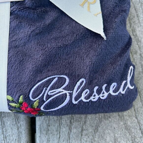 Laura Ashley 2-Piece Long-Sleeve Winter Pajama Set with Scrunchie - Picture 5 of 6